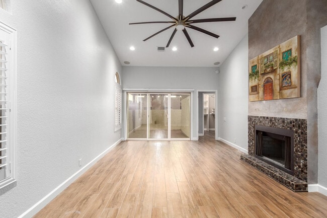 Building Photo - 11188 N 110th Pl