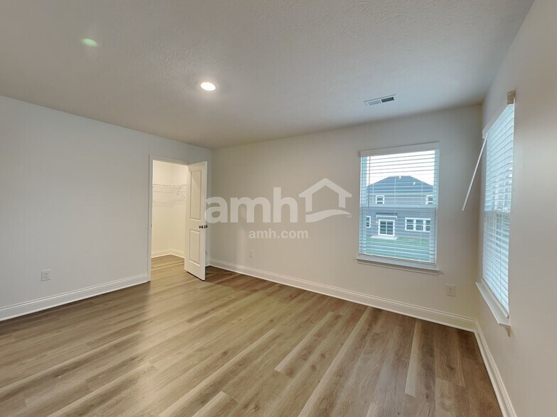 Building Photo - 212 Rustic Barn Ct