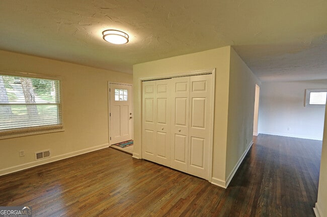Building Photo - 4985 Crowe Dr SE