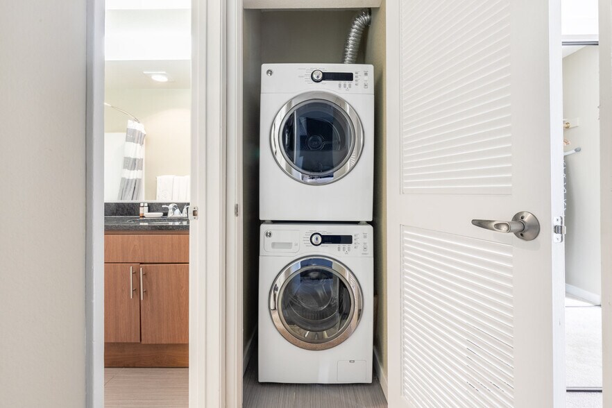 Building Photo - 1050 Benton St