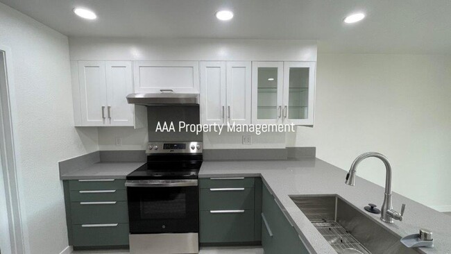 Building Photo - Martinez Beautiful fully remodeled 3 bedro...