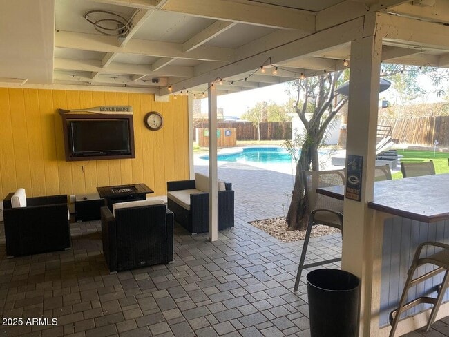 Building Photo - 422 W Eva St