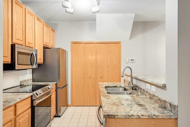 Building Photo - 8347 Kimball Dr