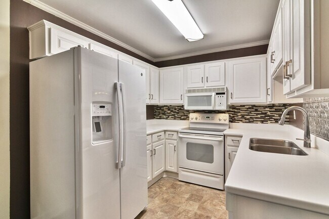 Building Photo - Riverhill Apartments