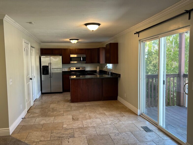Building Photo - 893 Arnecia Ct
