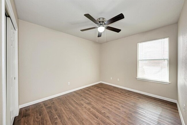 Building Photo - 18613 White Water Cove