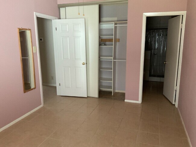 Building Photo - Three Bed/Two Bath with Personality and Charm