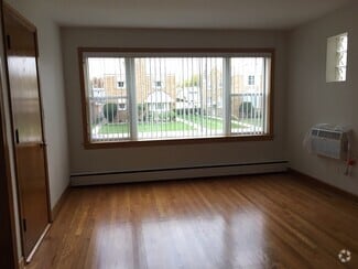 Building Photo - 5870 N Elston Ave