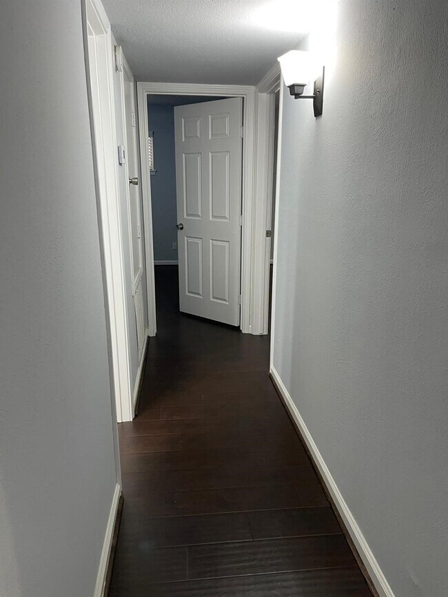 Building Photo - 6402 Del Monte Dr
