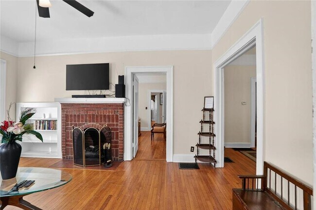 Building Photo - 203 Winter Ave