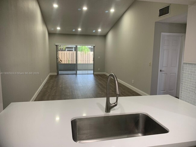 Building Photo - 2309 N 37th Ave