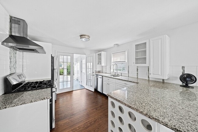 Building Photo - 8 Petrel Rd