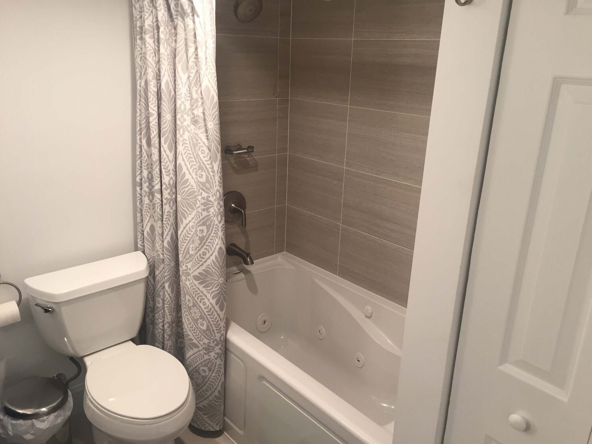 Building Photo - 700 7th St SW