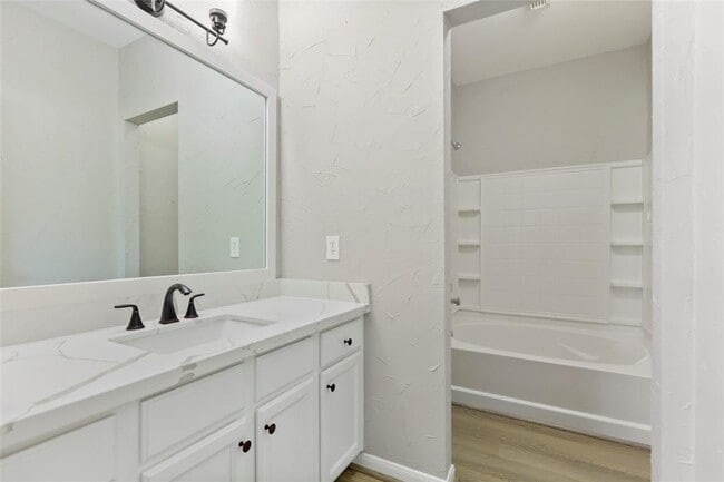 Building Photo - 8315 Greys Ln