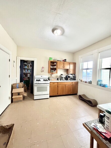 Building Photo - 78 Aldie St