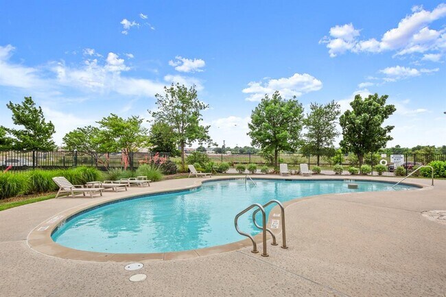 Building Photo - 1620 Bryant Dr