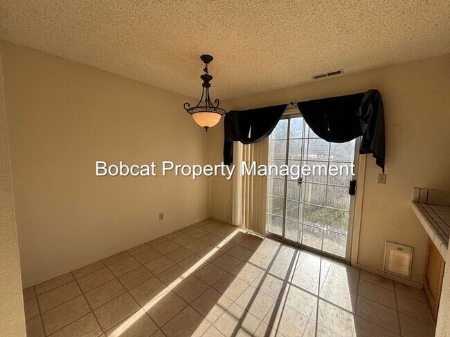 Building Photo - 1420 Douglas Ave