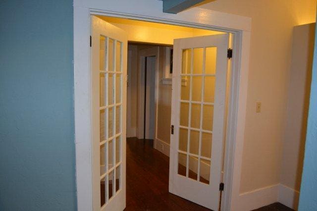 Building Photo - Beautiful, spacious Craftsman, Owner pays Yard Care, Laundry on site