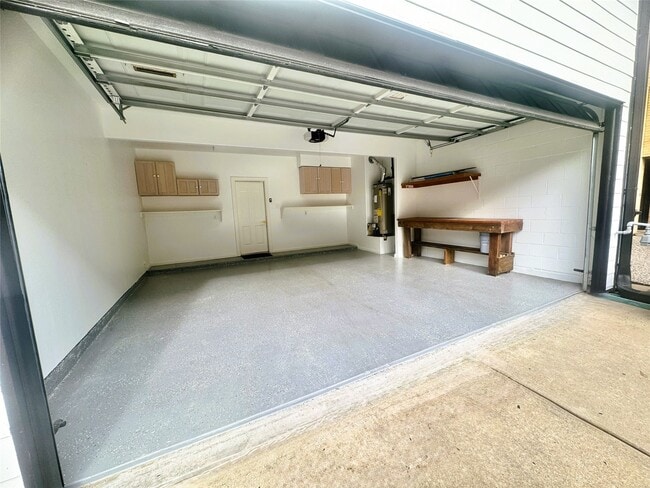 Building Photo - 516 S Post Oak Ln