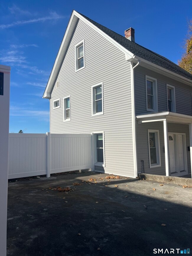 Building Photo - 120 Jewett St