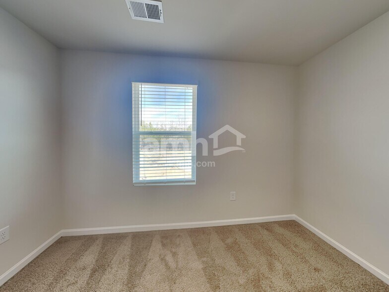 Building Photo - 3160 Emberly Dr