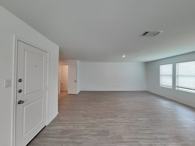 Building Photo - 144 Parish Ln