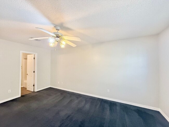 Building Photo - Charming 3 Bed/2 Bath Near NAS Whiting Field