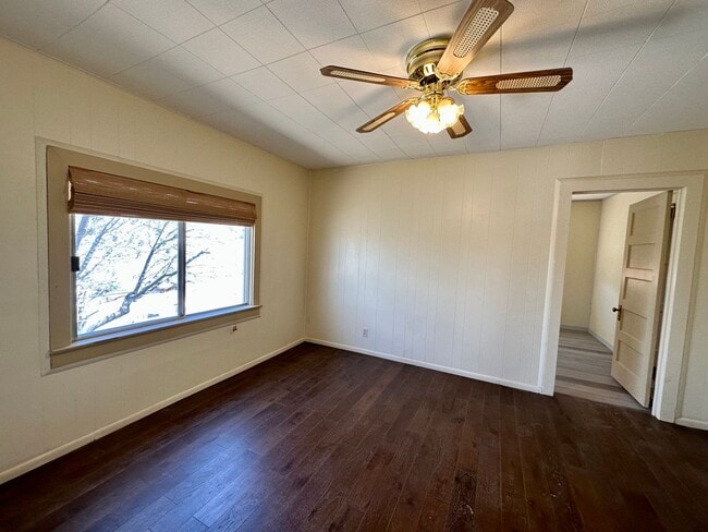 Building Photo - 3 Bed / 2 Bath Custom Pioche House