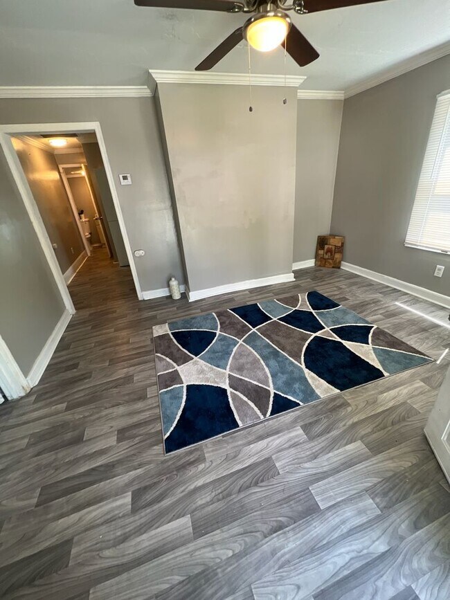 Building Photo - 2 Bed House! COMING SOON! DEPOSIT-FREE Renting option thru OBLIGO! Deposit Alternative available