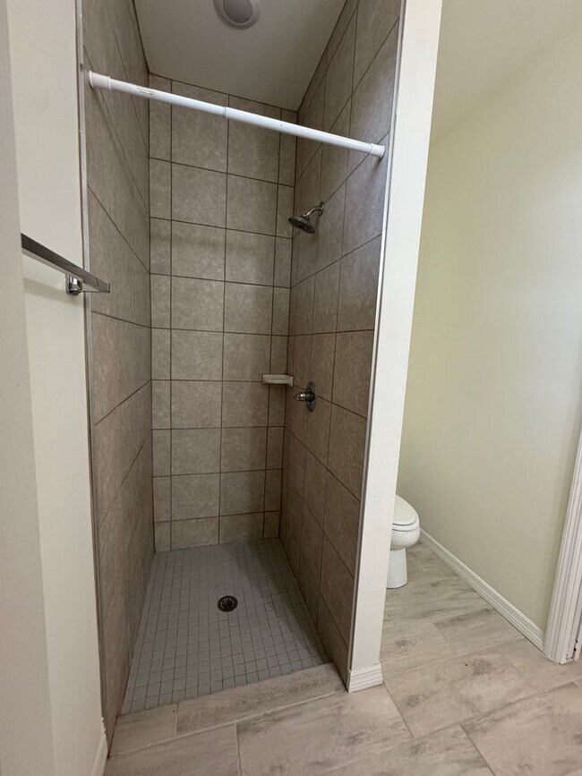 Building Photo - Spacious 3 Bed 2 Bath Duplex in Lehigh Acres