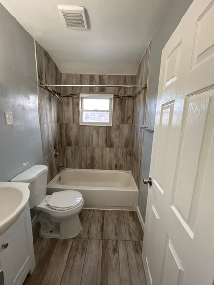 Building Photo - 1409 Nicolay Way