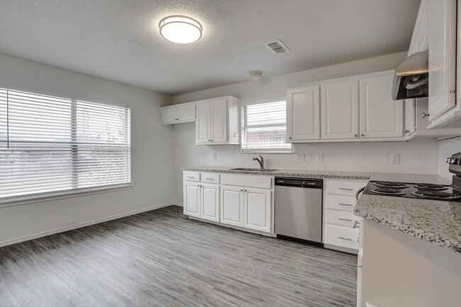 Building Photo - 2513 108th Dr