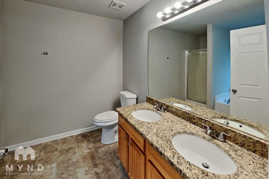 Building Photo - 6132 Hickory Ln Dr