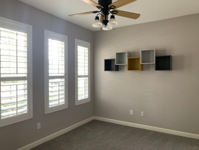 Building Photo - BEAUTIFUL SINGLE FAMILY HOME IN GATED COMM...