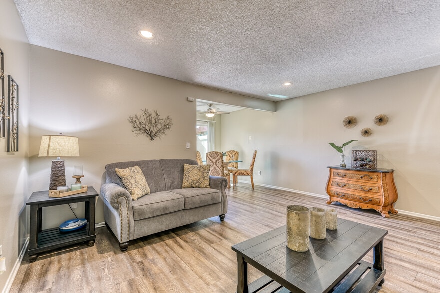 Primary Photo - Canyon Club Apartments