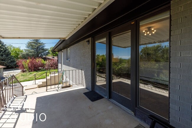 Building Photo - 983 Westwood Dr