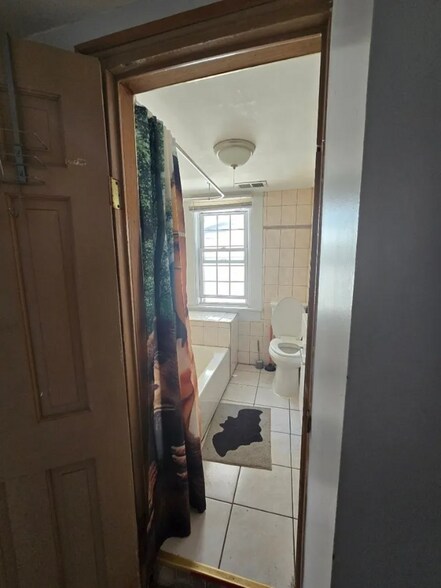 Building Photo - 736 N Ada St