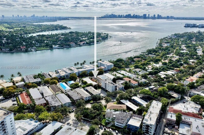 Building Photo - 993 Bay Dr