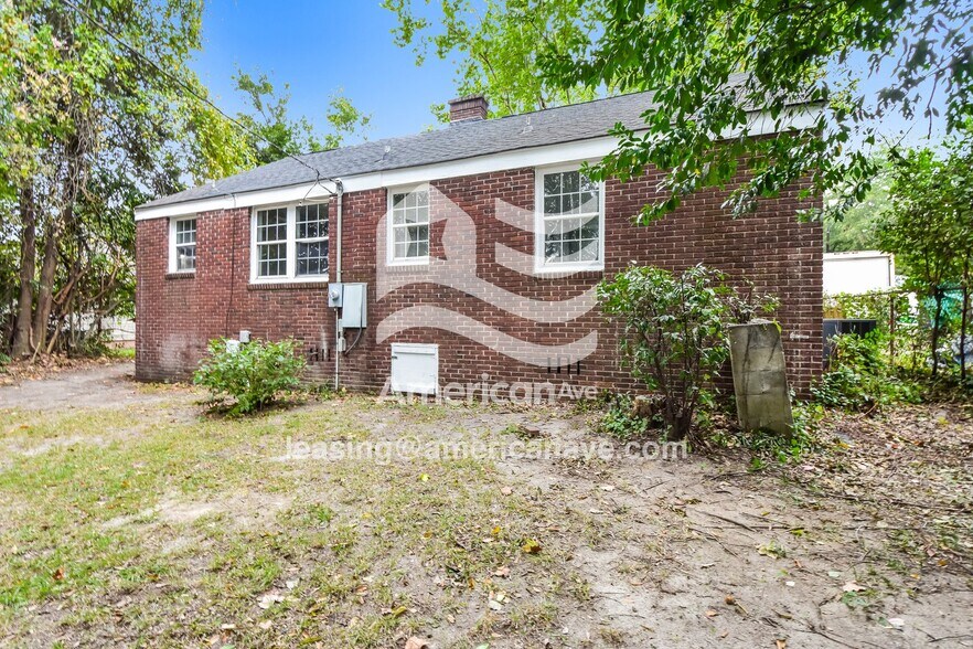 Building Photo - 2016 Holt Dr