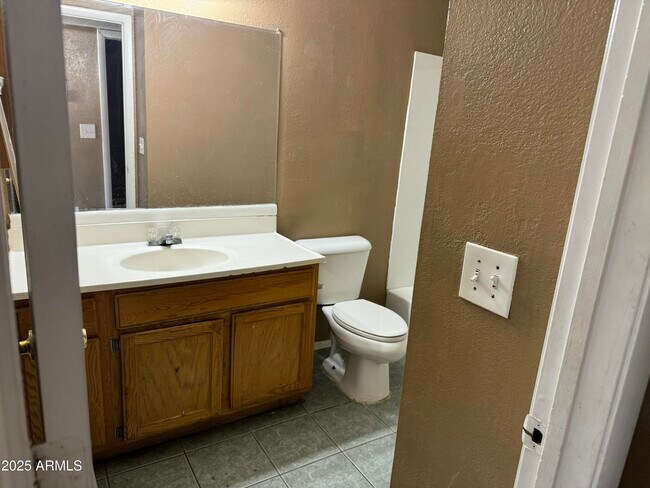 Building Photo - 1424 N 53rd Ave