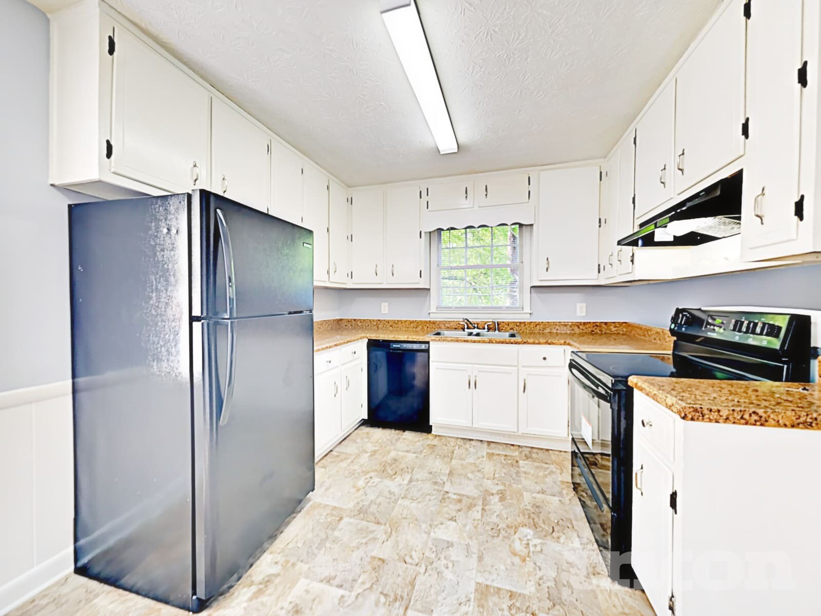 Building Photo - 887 Sheppard Way