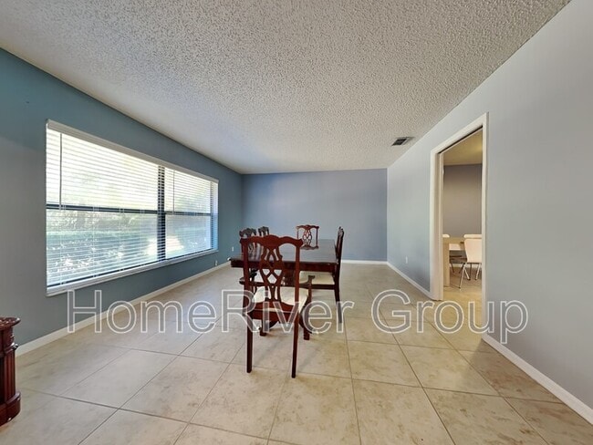 Building Photo - 13305 W Newberry Rd