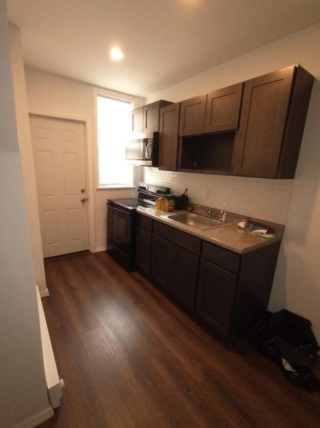 Building Photo - 5626 N 12th St