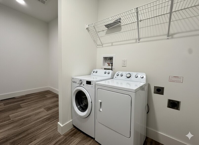 Building Photo - 16 Lapin St