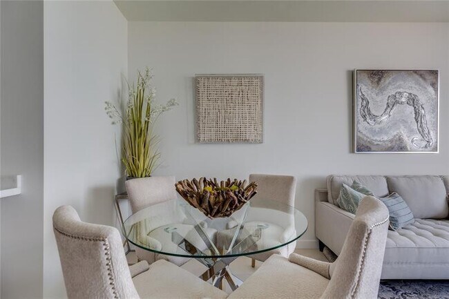 Building Photo - 401 N Birch Rd