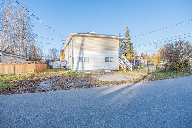 Building Photo - 2126 Rickert St