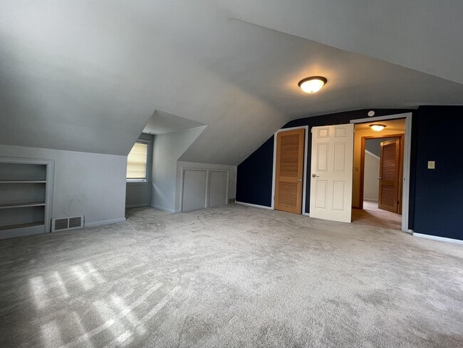Building Photo - 317 15th Ave N