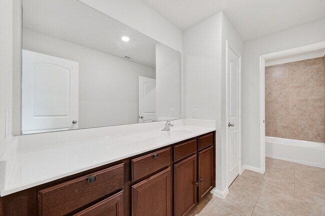 Building Photo - 228 Elm Patch Dr
