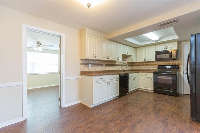 Building Photo - 4204 Newbury Dr