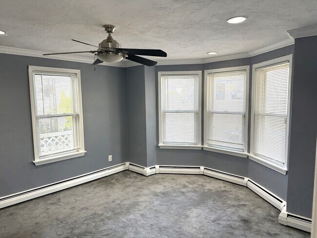 Primary Photo - 396 Durfee St